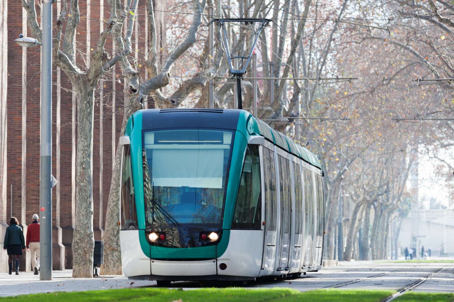 Pokládka a opravy podlah ve vozech MHD a osobních drážních vozidlech